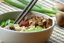 vegetarische noedelsoep met tofu