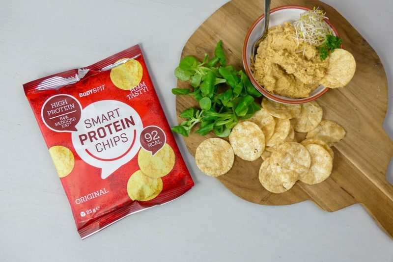 proteine chips met pittige hummus